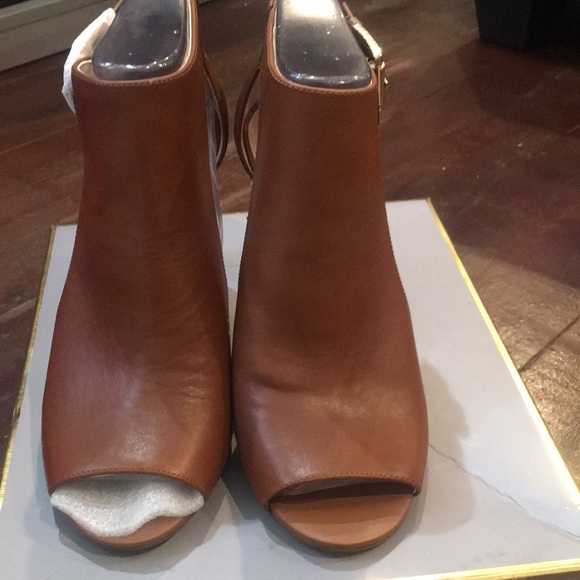 Leather peep toe bootie - Picture 2 of 4